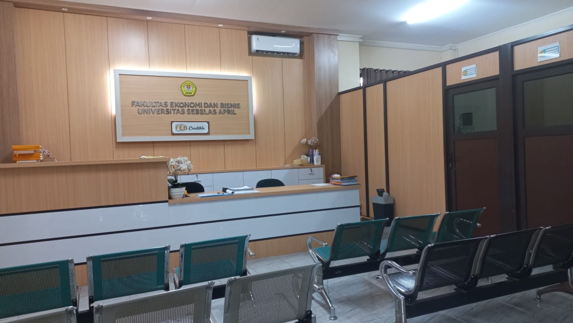 Ruang Pelayanan, Operator dan BAAK